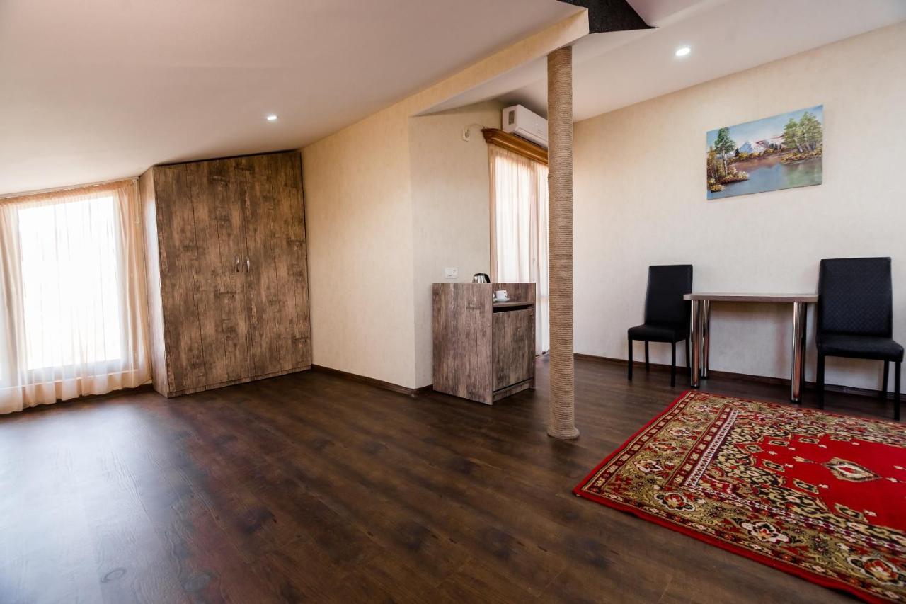 George Hotel Тбилиси Экстерьер фото